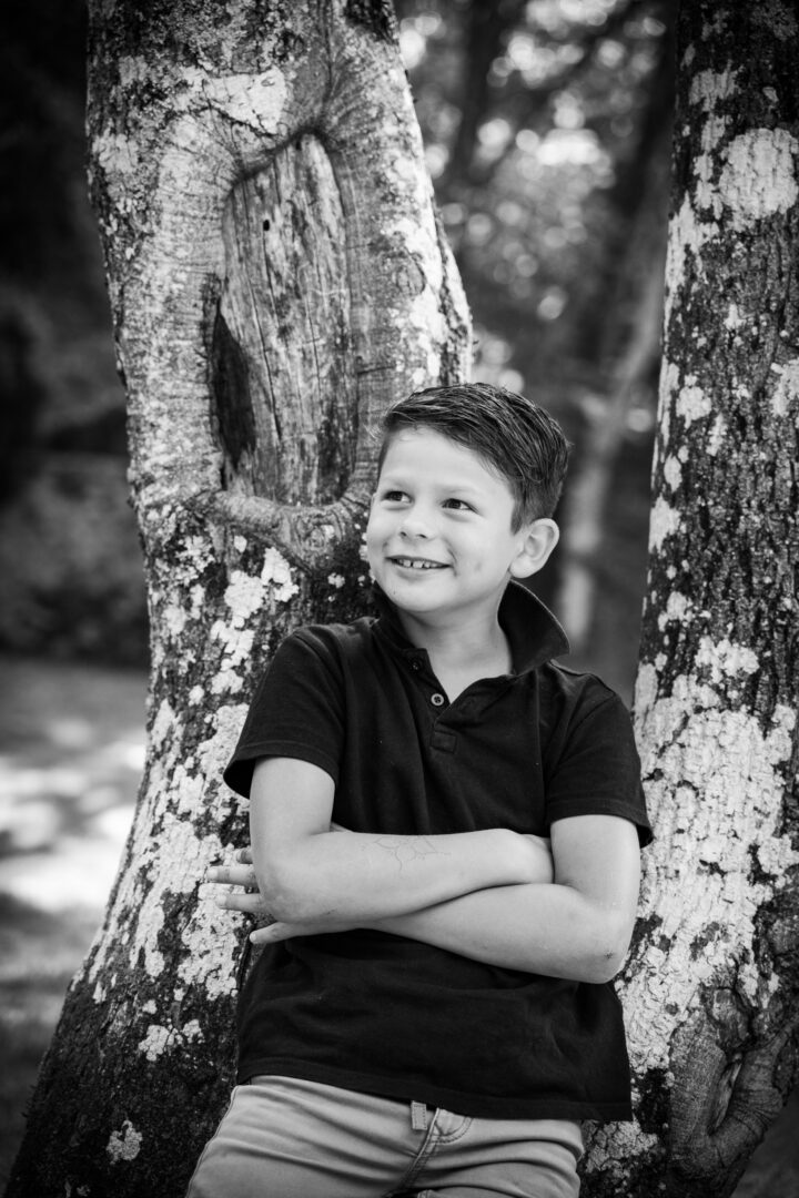 Portrait d’un enfant en extérieur à Bressuire